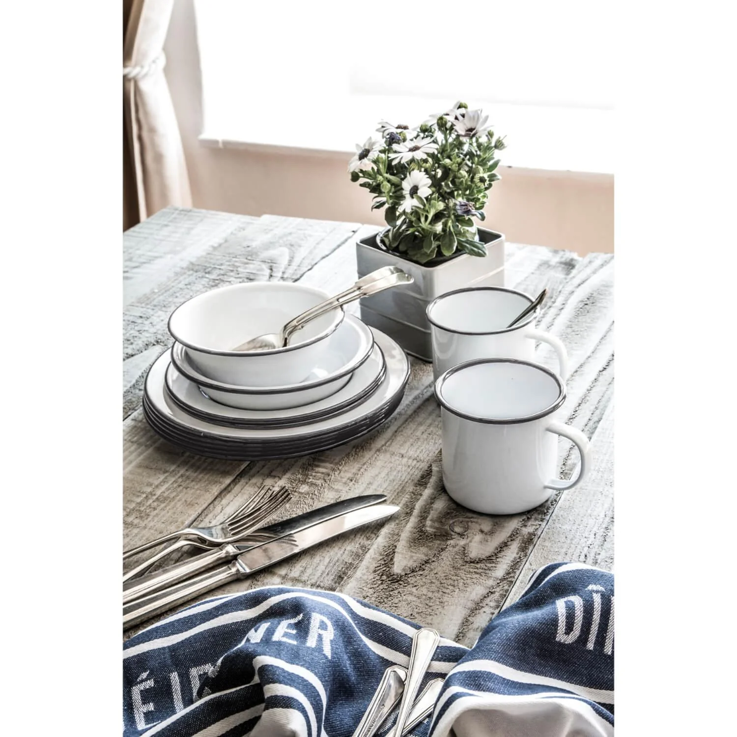 Living Nostalgia Enamel Dinner Plate - 24cm - Image 3