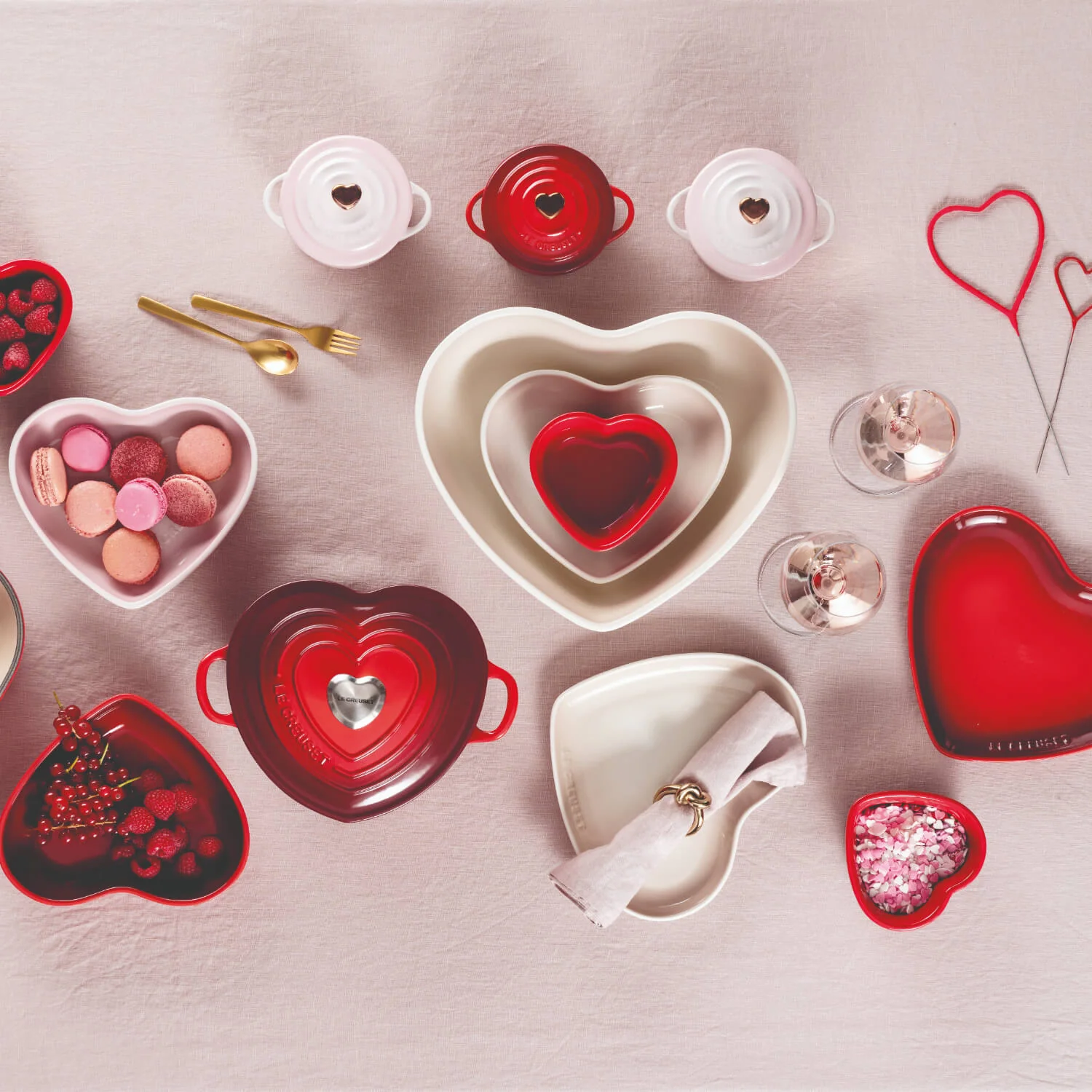 Le Creuset 20cm Heart Stoneware Bowl - Cerise - Image 5