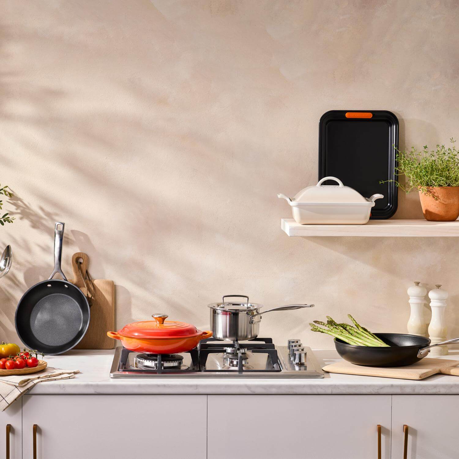 Le Creuset Heritage Stoneware 23cm Square Dish with Lid - Cerise - Image 7