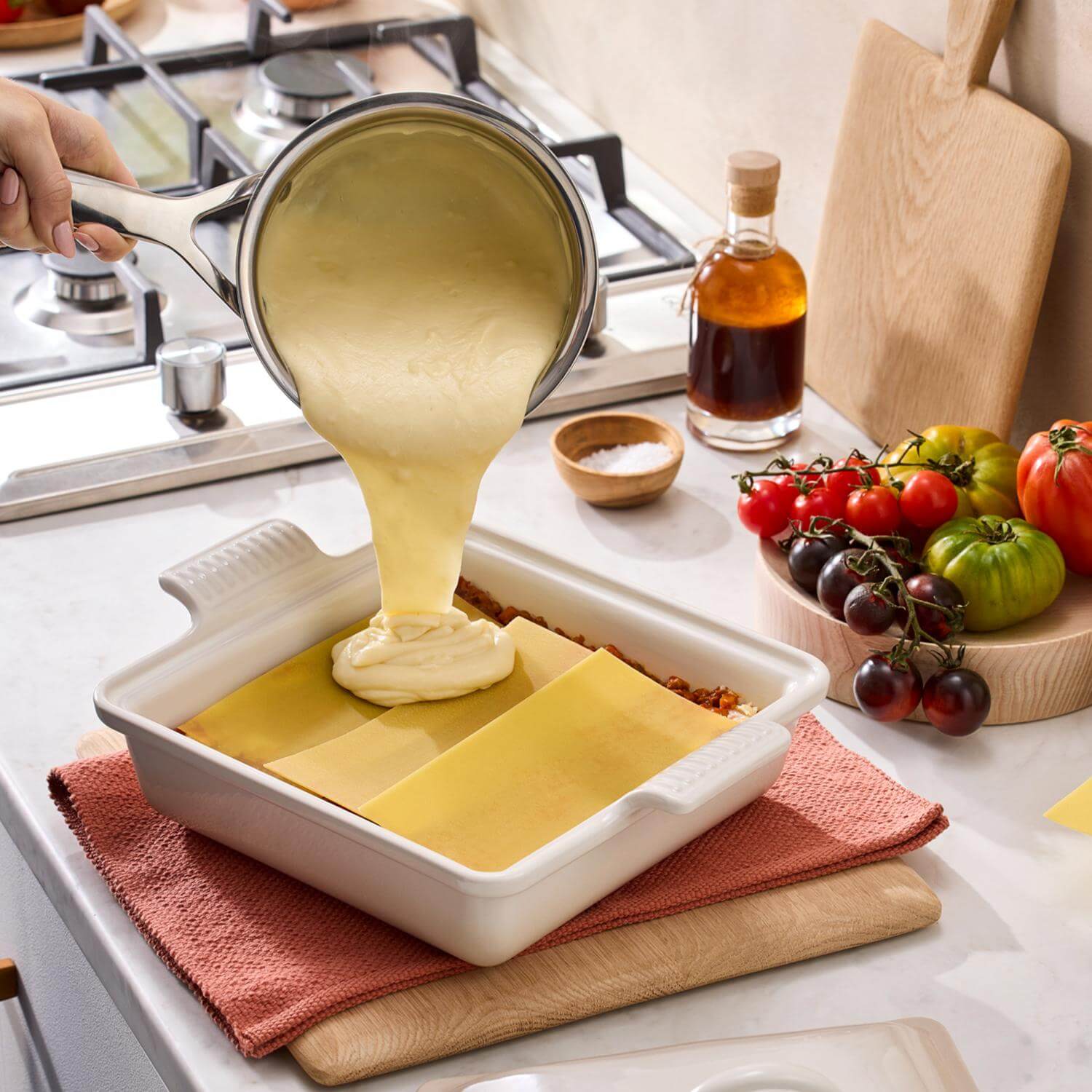 Le Creuset Heritage Stoneware 23cm Square Dish with Lid - Meringue - Image 6