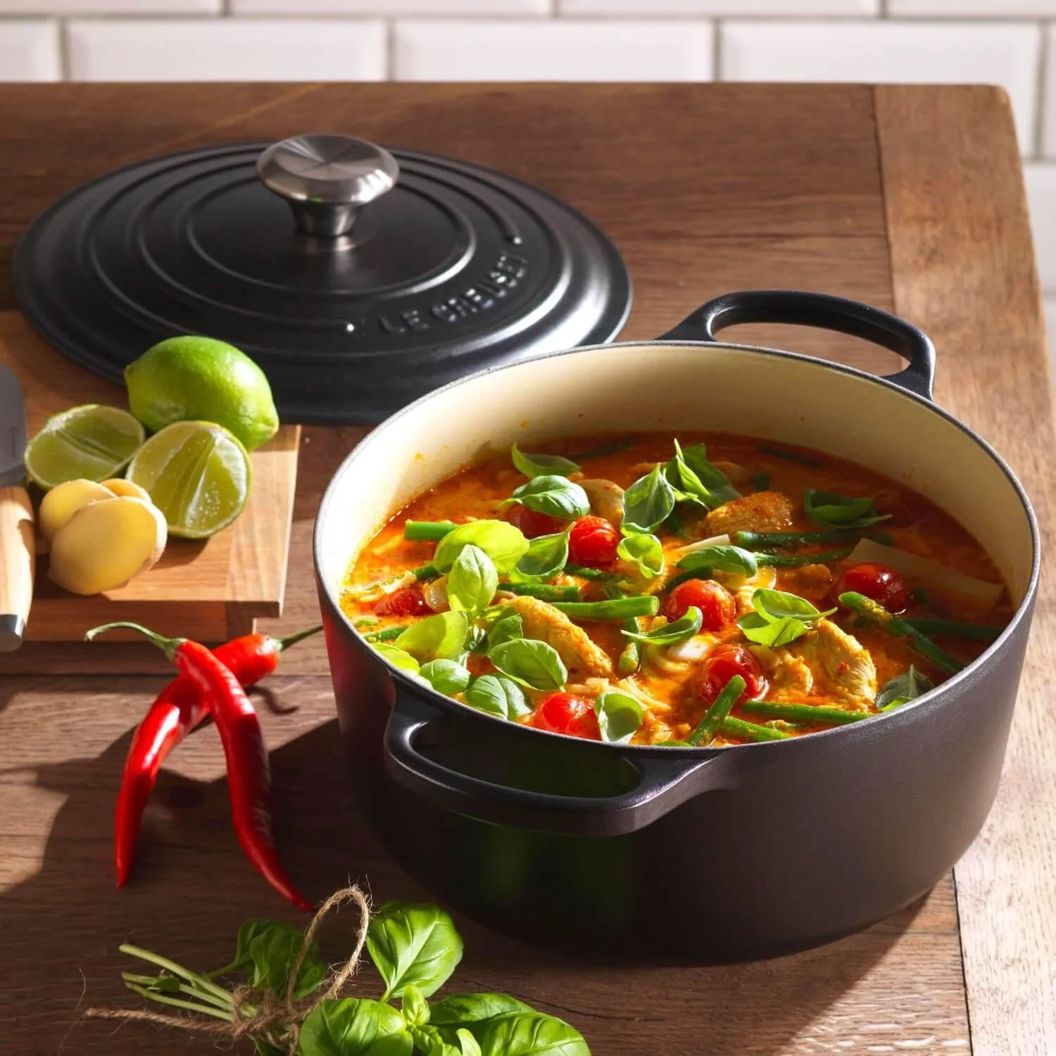 Le Creuset Signature Cast Iron 24cm Round Casserole - Satin Black - Image 5