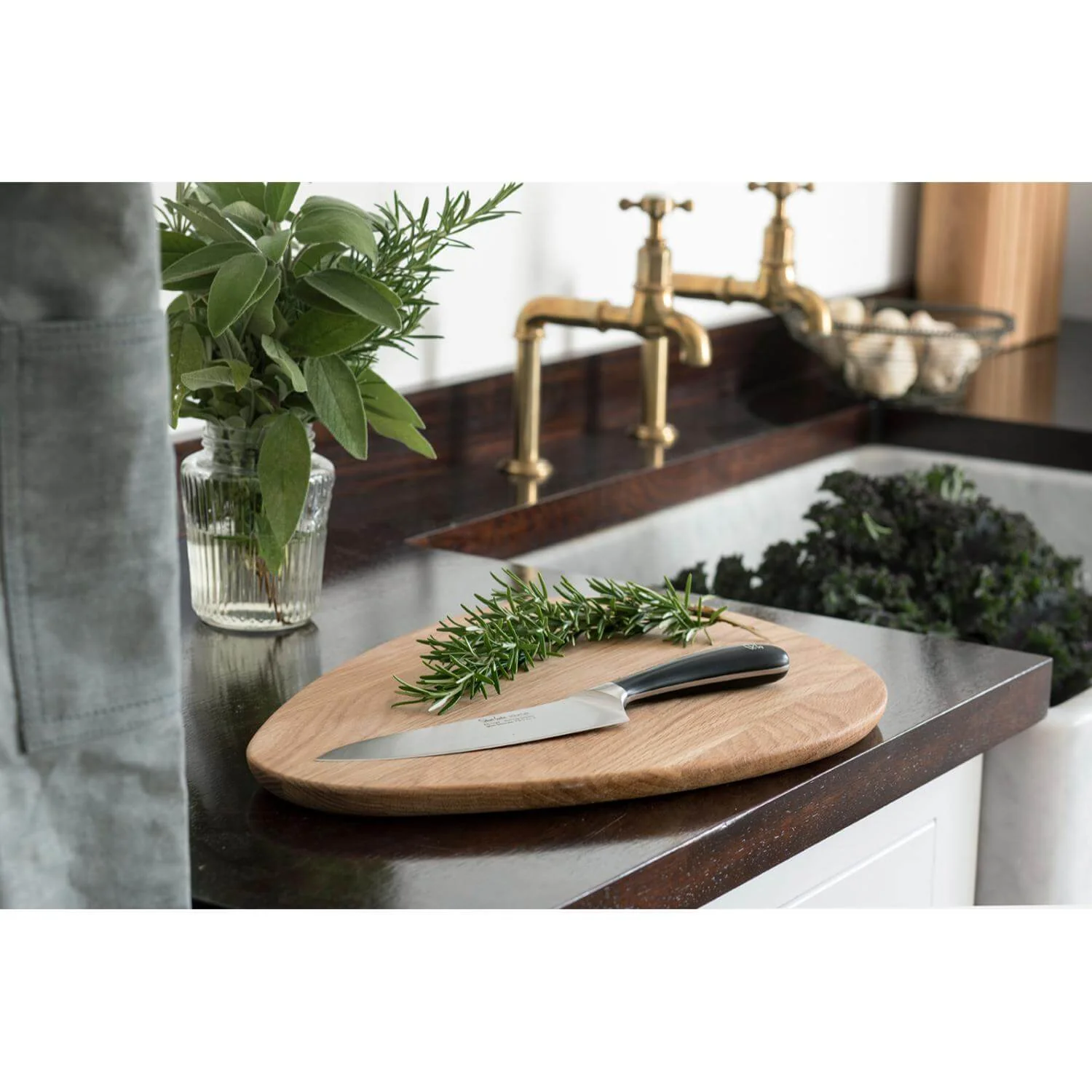 Robert Welch 44cm Oak Pebble Chopping Board - Image 3