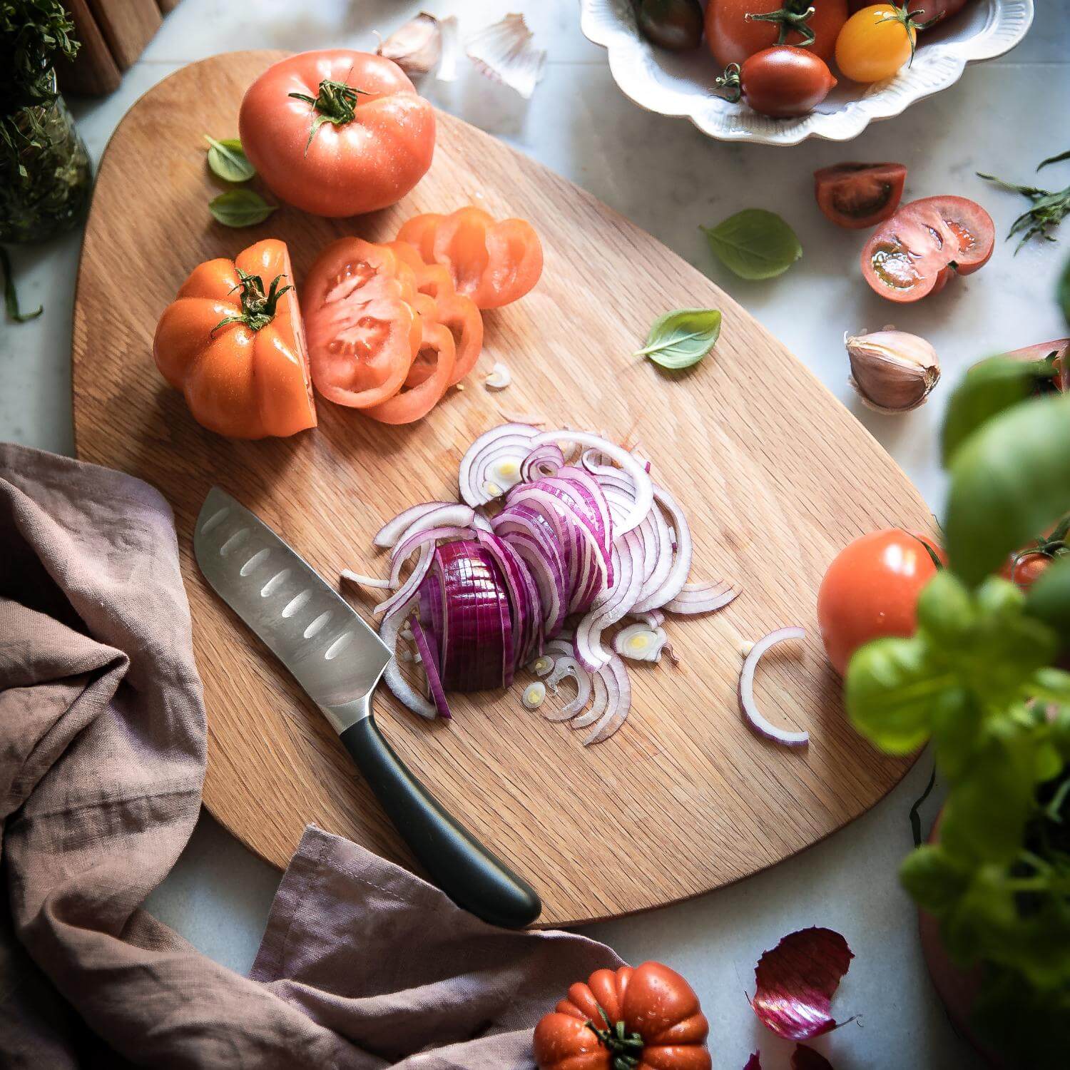 Robert Welch 44cm Oak Pebble Chopping Board - Image 4