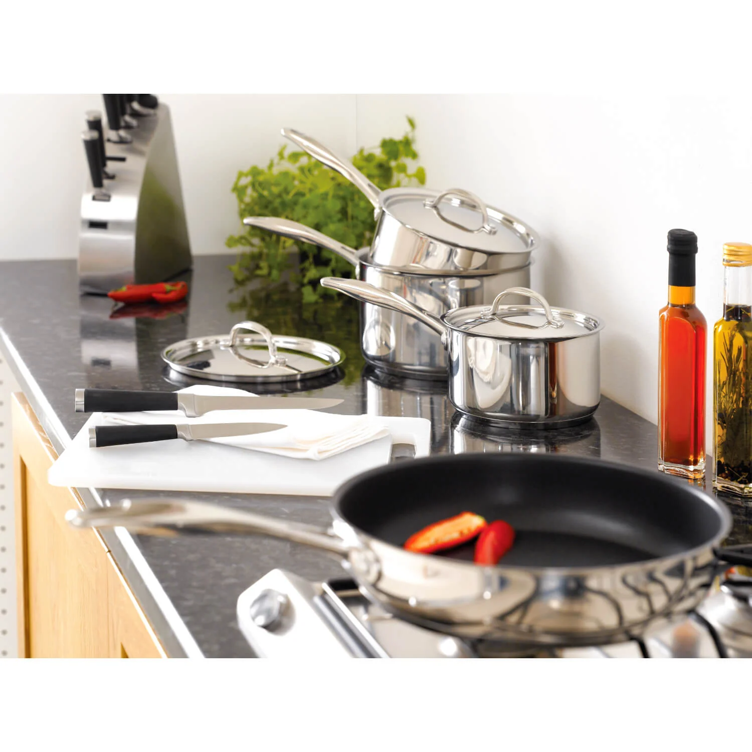 Stellar 7000 Stainless Steel Casserole - 24cm - Image 7